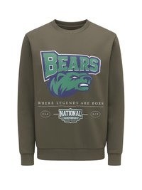 Olivegrüner Pullover mit einem großen Bären-Graphic und dem auffälligen Text "BÄREN." Enthält das Logo "NATIONAL CHAMPIONSHIP" in Blau und Weiß.