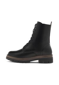 Botină din piele neagră până la gleznă, cu un design cu șireturi, având un material texturat, vârf rotund și o talpă maro contrastantă pentru aderență.