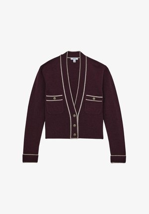 Burgunderfarbener, geknöpfter Cardigan mit beigem Besatz, zwei vorderen Taschen mit Knöpfen, geripptem Saum und langen Ärmeln.