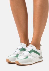 Tamaris GreenStep Matalavartiset tennarit - grey