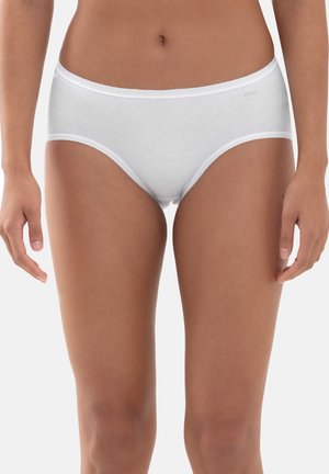Weiße Baumwollunterhose mit glatter Textur, breitem elastischen Bund und minimalem Nähdetails. Keine Muster oder Metallteile vorhanden.