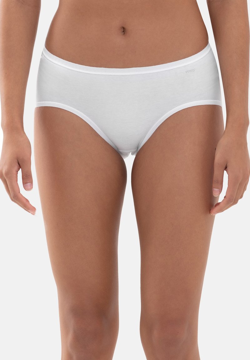 Weiße Baumwollunterhose mit glatter Textur, breitem elastischen Bund und minimalem Nähdetails. Keine Muster oder Metallteile vorhanden.