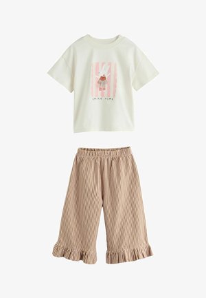Next, REGULAR FIT - SHORT SLEEVE T-SHIRT AND WIDE FRILL TROUSERS SET - Pantalones - ecru white bunny