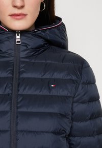 Tommy Hilfiger GLOBAL JACKET - Overgangsjakke - desert sky