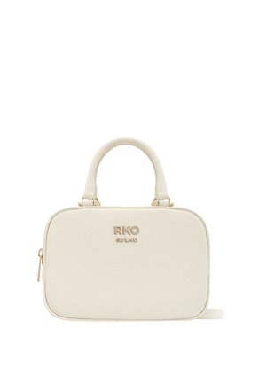 Biała torebka z ekologicznej skóry o prostokątnym kształcie, z dwoma uchwytami, złotym logo, zamkiem błyskawicznym i małym detalem w postaci paska.