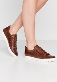 Caprice Sneaker low - cognac