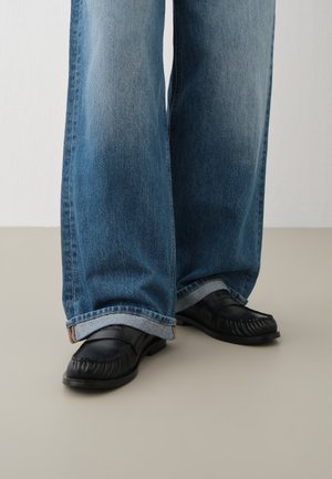 Calvin Klein, EXCLUSIVE LEATHER ROUND TOE LOAFERS - Zapatos sin cordones - triple black
