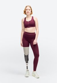 Even&Odd active MEDIUM SUPPORT BRA WITH ZIP UP FRONT & ADJUSTABLE STRAPS
 - Sportmelltartó közepesen nehéz sportoláshoz - bordeaux
