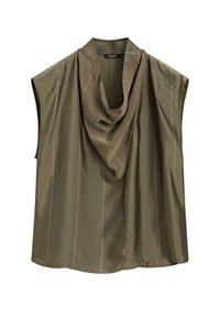 Mouwloze olijfgroene blouse met een gedrapeerde kraag en subtiele verticale streepjes, gemaakt van soepel stof.