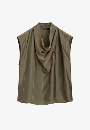 Mouwloze olijfgroene blouse met een gedrapeerde kraag en subtiele verticale streepjes, gemaakt van soepel stof.