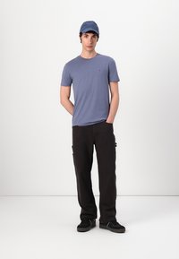 Tommy Jeans JAIMIE CARPENTER DOUBLE KNEE - Blugi carpenter - black