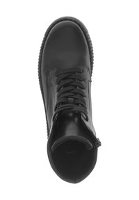 Bottine en cuir noir avec bout arrondi, lacets, zip latéral et semelle en caoutchouc texturé présentant un bord tressé. Fini lisse.