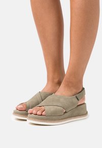 Tamaris Sandali con plateau - green