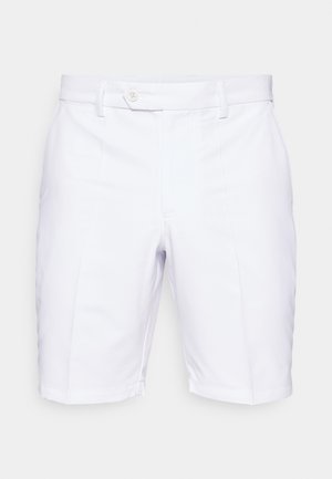Witte shorts van lichtgewicht materiaal met een platte voorkant, twee zakken en een enkele knoopsluiting. Strakke lijnen en een op maat gemaakte pasvorm.