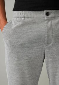 Next MOTIONFLEX  REGULAR FIT - Stoffhose - grey