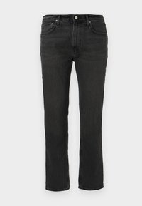 Μαύρο τζιν παντελόνι ίσιας γραμμής με πέντε τσέπες και θηλιές για ζώνη, με κουμπιά στο μπροστινό μέρος και εμφανείς λεπτομέρειες ραφής.