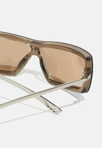 Le Specs THE BODYGUARD - Gafas de sol - smoke   silver