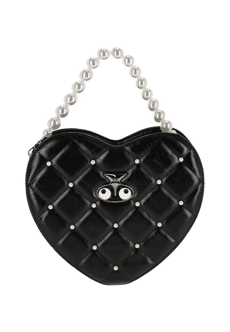 Sac à main noir matelassé en forme de cœur avec des accents en perles, une poignée de perles et un fermoir en forme de chouette avec des détails d'yeux blancs.