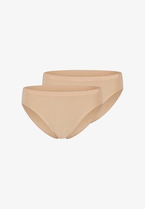 Nude, bezszwowe majtki, para niskich fig, miękka tkanina, elastyczny pas, gładka faktura, brak widocznych szwów lub wzorów.