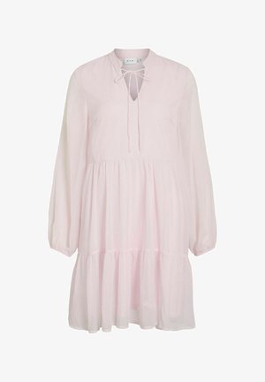 Lichtroze jurk met lange mouwen, gelaagde rok, elastische manchetten en een V-hals die met een strik bij de kraag wordt vastgebonden.