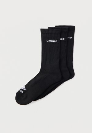Meias pretas de algodão com textura canelada e logótipo branco "Umbro". Design clássico em forma de cano médio. Inclui três pares.