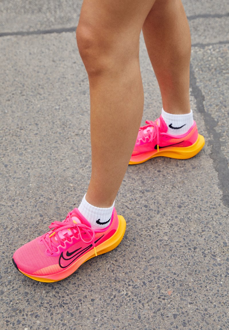 Waarschijnlijk trimmen item Nike Performance ZOOM FLY 5 - Hardloopschoenen neutraal - hyper  pink/black/laser orange/neonroze - Zalando.nl