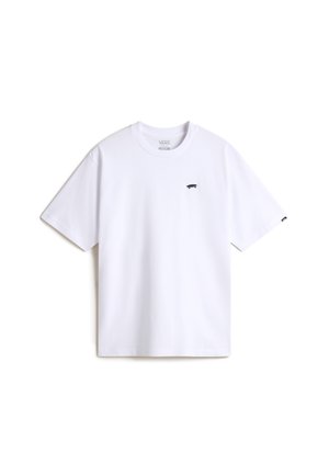 Camiseta de algodón blanca de manga corta con un pequeño gráfico de patineta negra en el lado izquierdo del pecho y un detalle del logo en la manga.