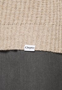 Cleptomanicx RIBBER TROYER - Strickpullover - creme