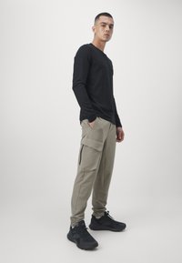 The North Face MOUNTAIN ATHLETICS HYBRID PANT - Hlače za na prostem - grey
