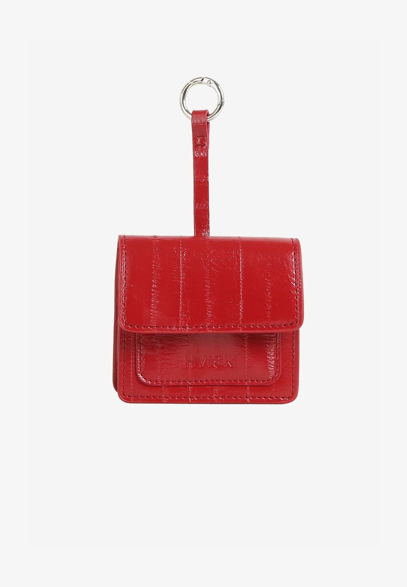 Porte-clés portefeuille en similicuir rouge avec finition texturée, fermeture à rabat et logo embossé à l'avant. Équipé d'un anneau en métal pour fixation.