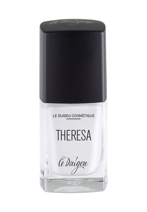 Nagellackflasche mit einem klaren Glasboden und einem quadratischen schwarzen Deckel. Das Etikett zeigt den Namen "THERESA" in fettem schwarzen Text.