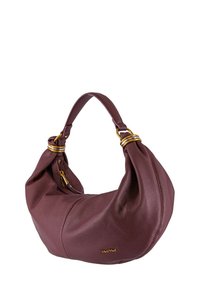 Borsa a mano in pelle bordeaux con una forma morbida, dettagli in metallo dorato e un'unica maniglia spessa. Presenta una tasca con zip sul lato.