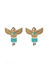 Des boucles d'oreilles dorées en forme d'aigle présentent une pierre turquoise au centre, avec des perles turquoise et noires suspendues en dessous.