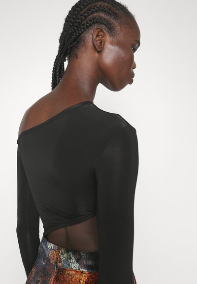 Materiel DIAGONAL CUT BODY - Trükipildiga T-särk - black