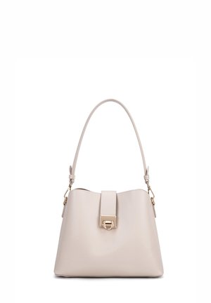 Borsa a mano in pelle beige con una forma strutturata, una parte superiore piatta, accessori in oro e una sola tracolla. Presenta una chiusura con patta frontale.