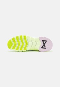 Nike Performance Træningssko - white/bright crimson/barely volt/pink foam/volt/black