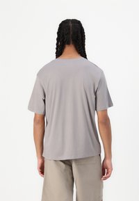 Thumbnail Image 4