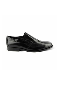 Zapato negro de cuero sin cordones con punta afilada, superficie lisa y costuras mínimas. Presenta un tacón bajo y paneles elásticos laterales para un ajuste cómodo.
