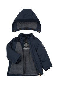 Jachetă umplută de culoare bleumarin, cu glugă detașabilă, căptușeală interioară gri, închidere cu fermoar și manșete cu nervuri. Prezintă logo pe mânecă.