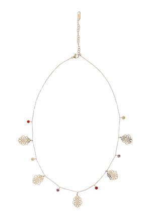 Jemný zlatý řetízek s sedmi zdobenými filigránovými přívěsky a malými červenými, fialovými a zlatými kulatými drahokamovými ozdobami rovnoměrně rozmístěnými.