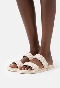Tamaris Slippers - ivory