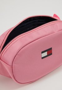 Tommy Hilfiger GIRLS BUMBAG - Borsa a tracolla - pink