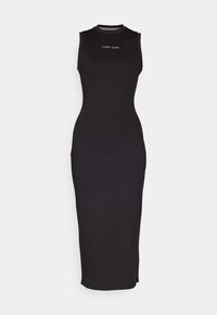 Svart ärmlös midiklänning i mjukt tyg, figursydd silhuett, med rund halsringning. "TOMMY JEANS"-logotyp broderad i vitt på bröstet.