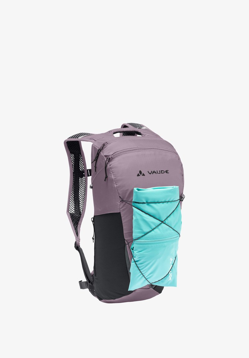 Lichtpaarse wandelrugzak met zwarte meshbanden en een turquoise opgerold voorwerp dat aan de voorkant is vastgemaakt met elastische koorden.