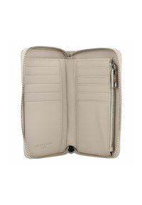 Jasnobeżowy skórzany portfel z zamknięciem na zamek błyskawiczny, wieloma miejscami na karty oraz zamykaną na zamek kieszonką na monety. Gładka tekstura, minimalistyczny design.