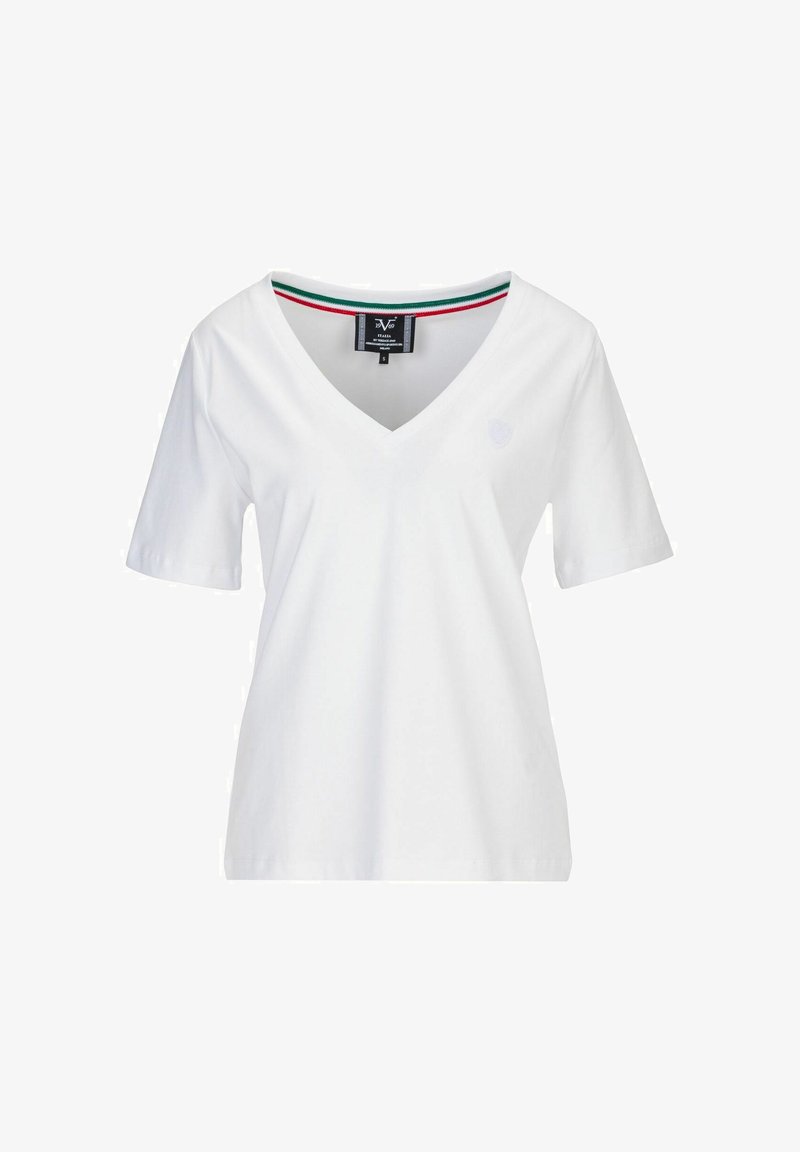 Witte katoenen T-shirt met korte mouwen en V-hals, voorzien van een subtiel logo op de linkerborst en een gestreepte afwerking aan de binnenkant van de kraag.