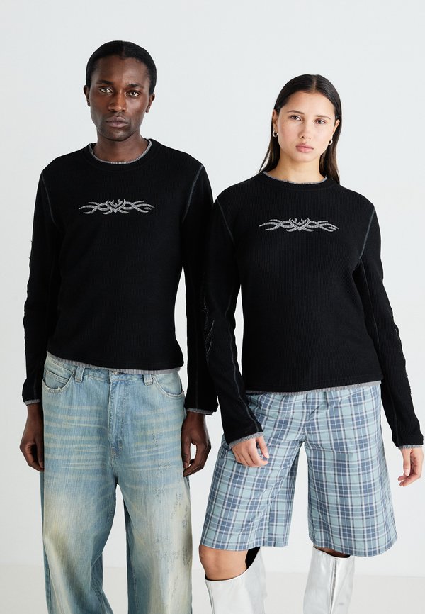 TATTOO APPLIQUE TEE UNISEX - Long sleeved top