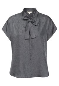 Blusa gris con una textura arrugada sutil, cuello alto y detalle de lazo en el escote. Mangas cortas y un corte holgado.