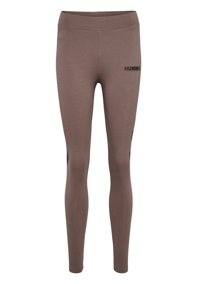 Leggings marrones de tejido suave, con cintura alta, que presentan el logo de la marca en negro y acentos contrastantes en negro a los lados.