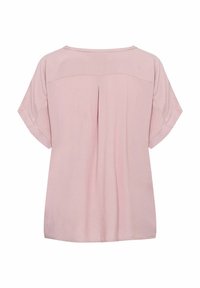 Top rosa chiaro a maniche corte, caratterizzato da una vestibilità comoda, una plissettatura sul retro e un collo rotondo. Tessuto liscio senza motivi.